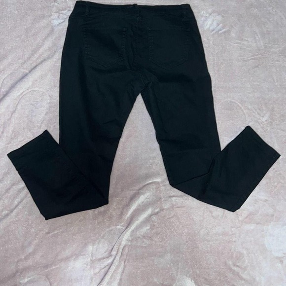 Chico's Women's Black Comfort Black Waist Ankle Pants Relaxed Casual EveryDay - Picture 4 of 8